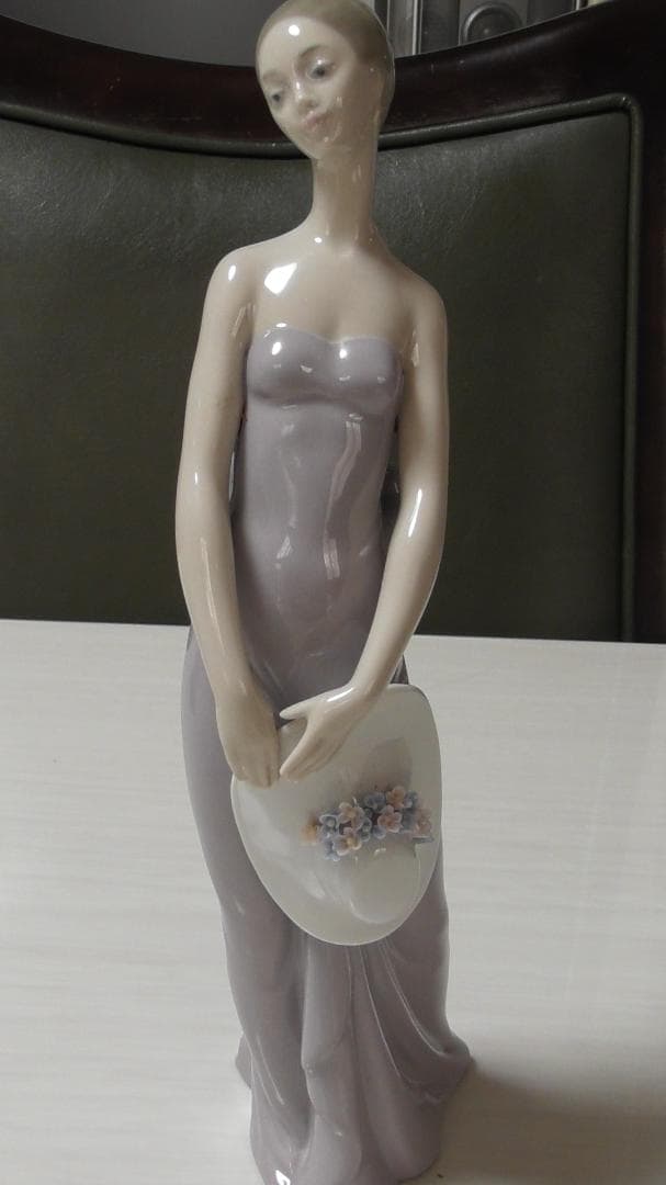 LLADRO　リヤドロ【帽子を持つ少女】　リアドロ　インテリア　Ｌ538