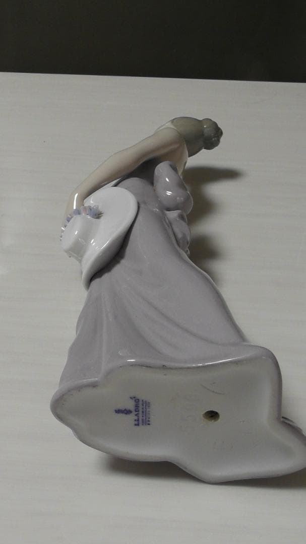 LLADRO　リヤドロ【帽子を持つ少女】　リアドロ　インテリア　Ｌ538