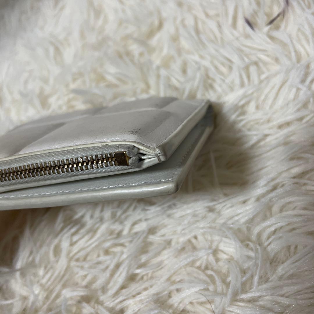 ボッテガヴェネタ　パデッドジップウォレット　二つ折り財布　白　レディース