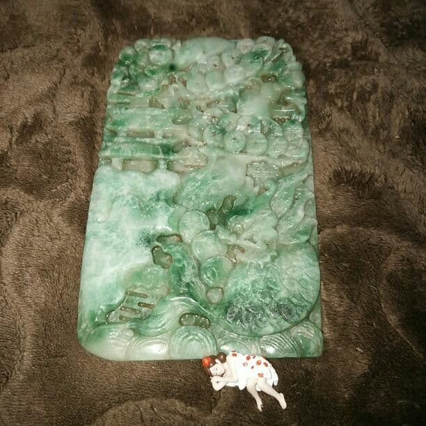 翡翠彫刻のプレート