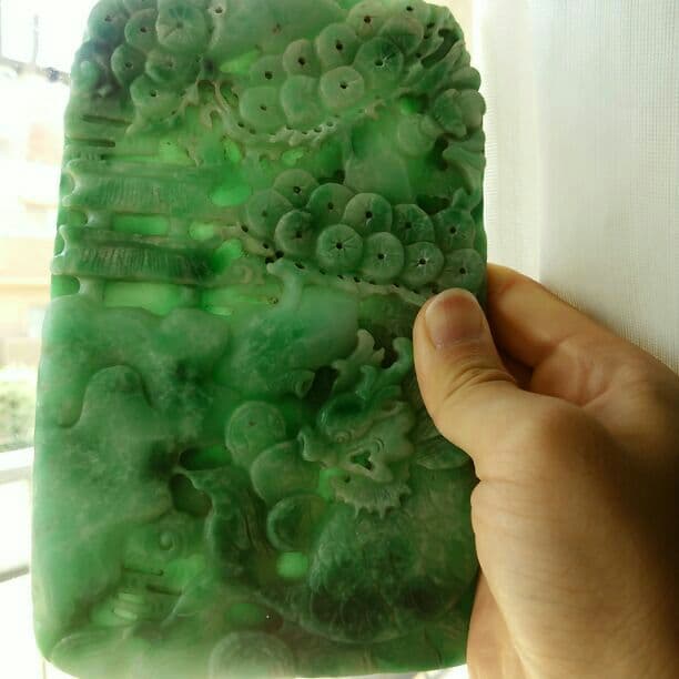 翡翠彫刻のプレート