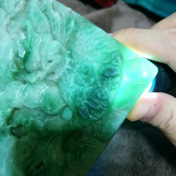 翡翠彫刻のプレート