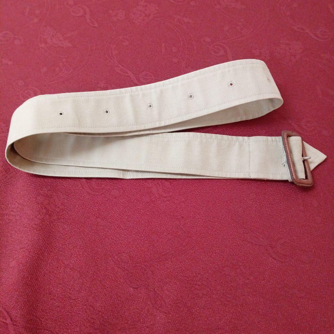 ケープ付きベージュトレンチコート