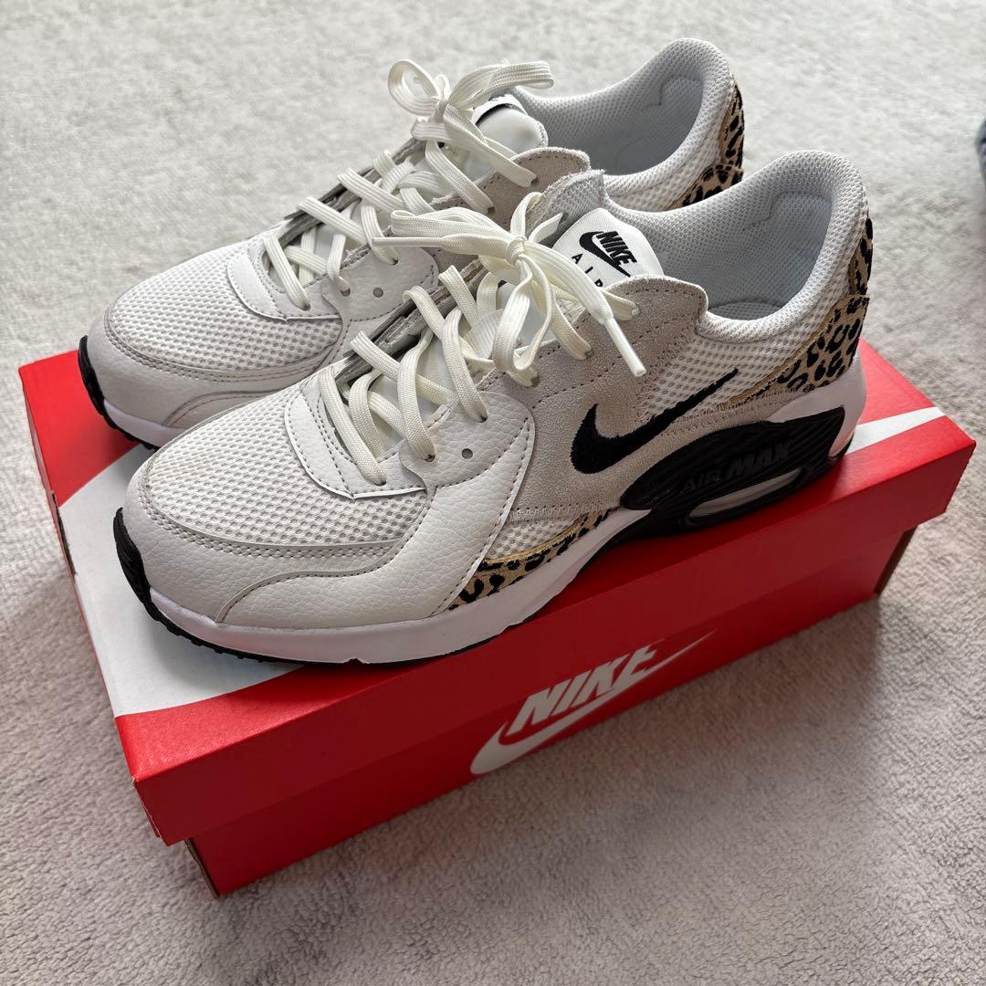 Nike ホワイト レオパード スニーカー