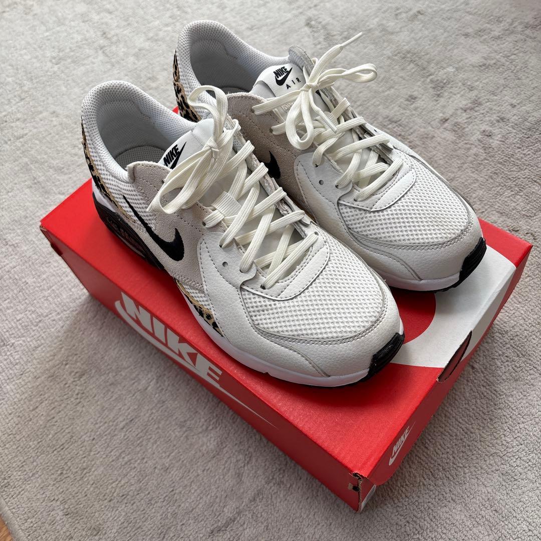 Nike ホワイト レオパード スニーカー