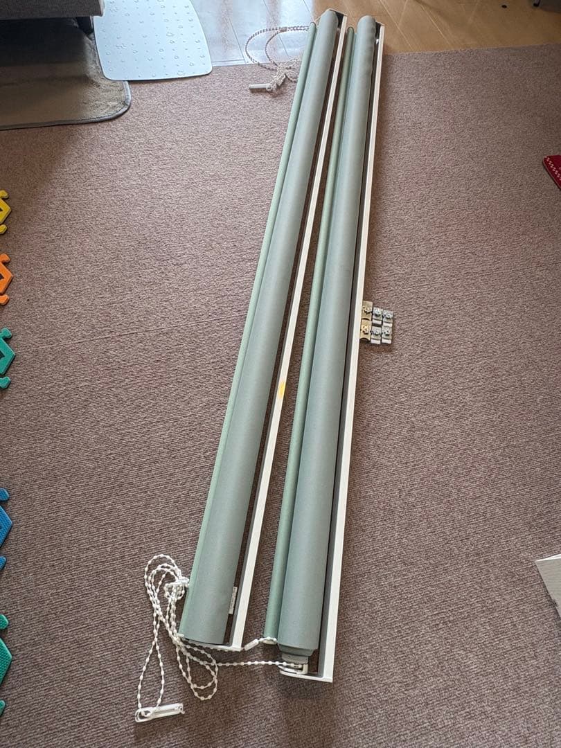 ニトリ　 ロールスクリーン　左操作のもの1つ　取付金具付き　高さ250×幅184