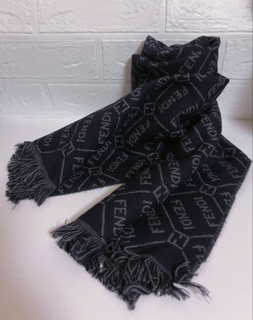 フェンディ　FENDI マフラー　グレー×ブラック 未使用品　タグ付き