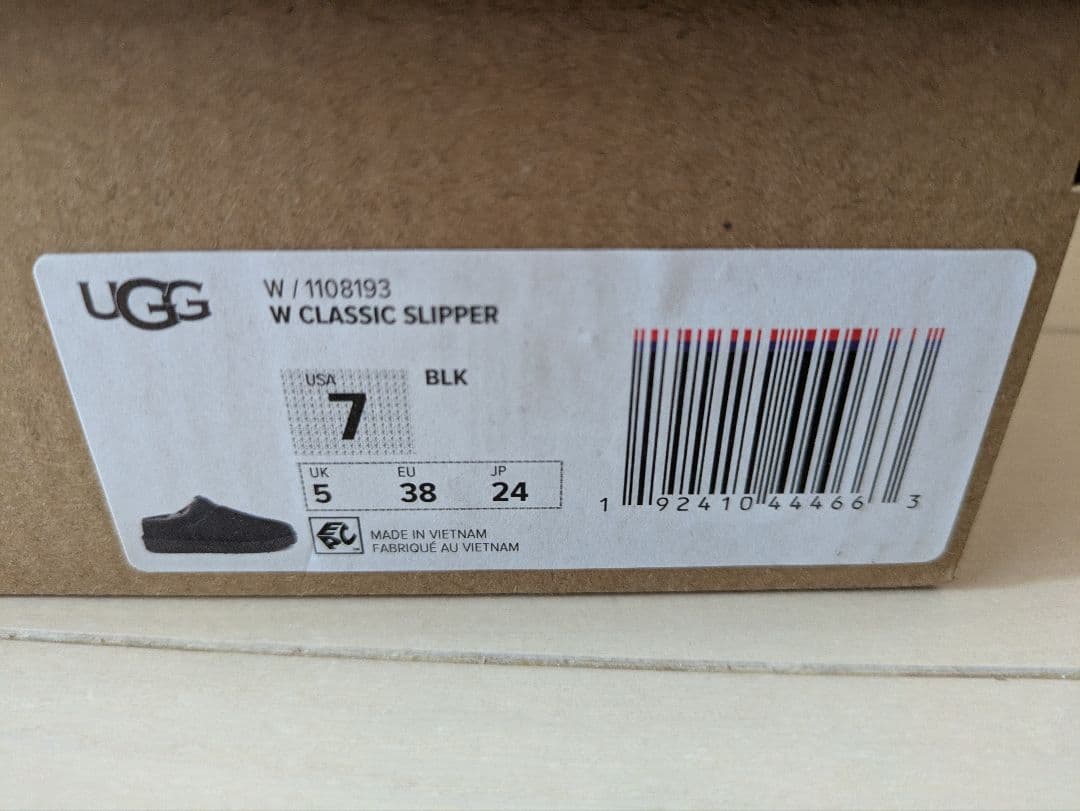 AASU　フレームワーク　UGG CLASSIC SLIPPER　ブラック