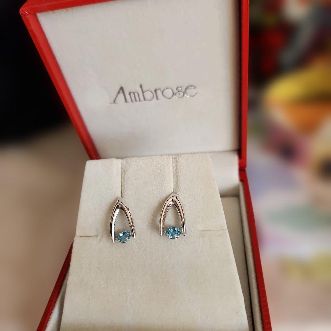 Ambrose WG　ブルートパーズピアス(両耳用)