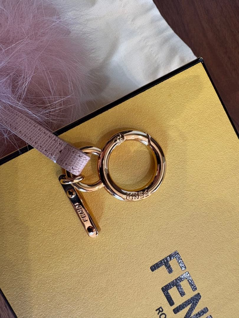 FENDI ファーチャーム　ピンクベージュ