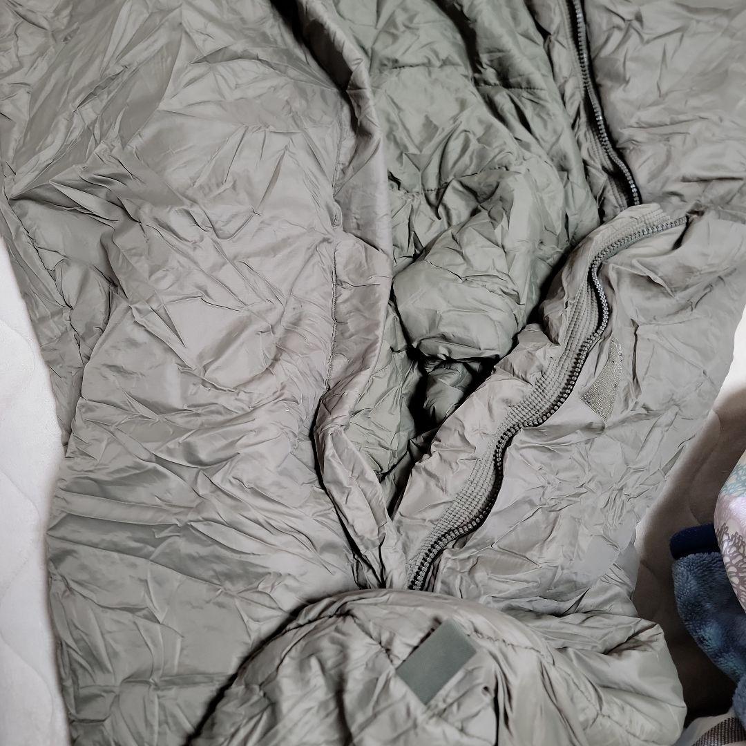 Defence 4 Carinthia シュラフ 冬用 防水 軍用寝袋　Mサイズ