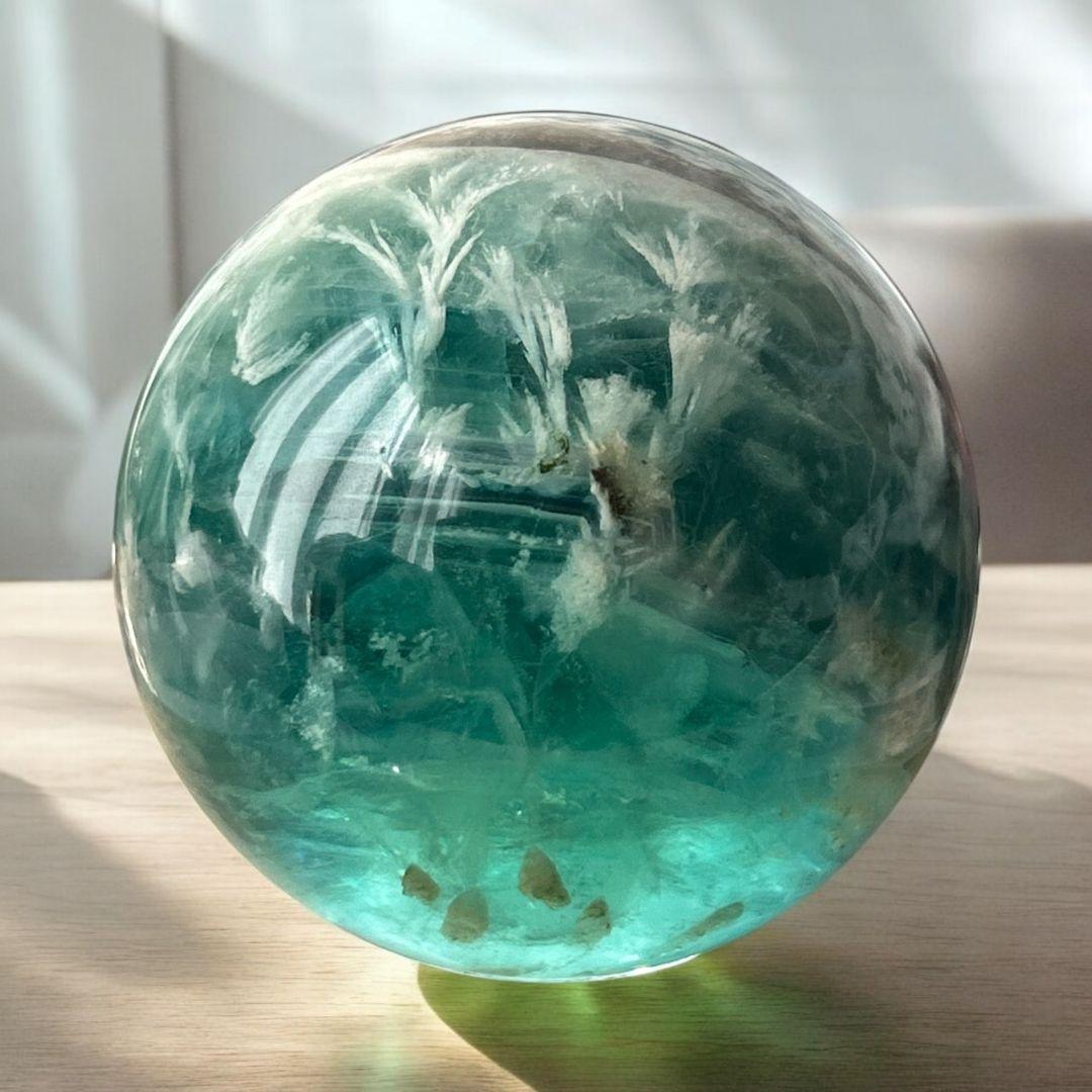 【新品】透明感ありでゼリーみたいな層があるフェザーフローライト　スフィア