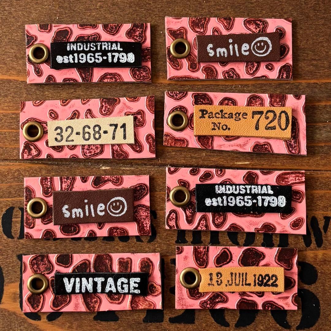 革タグレザータグ　レオパード柄タグピンク　ハトメ付き570