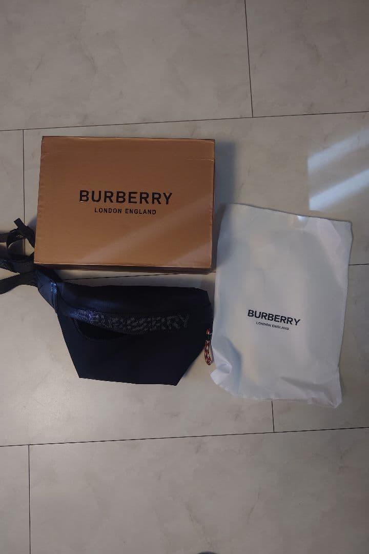 【極美品】 BURBERRY ボディバッグ ブラック