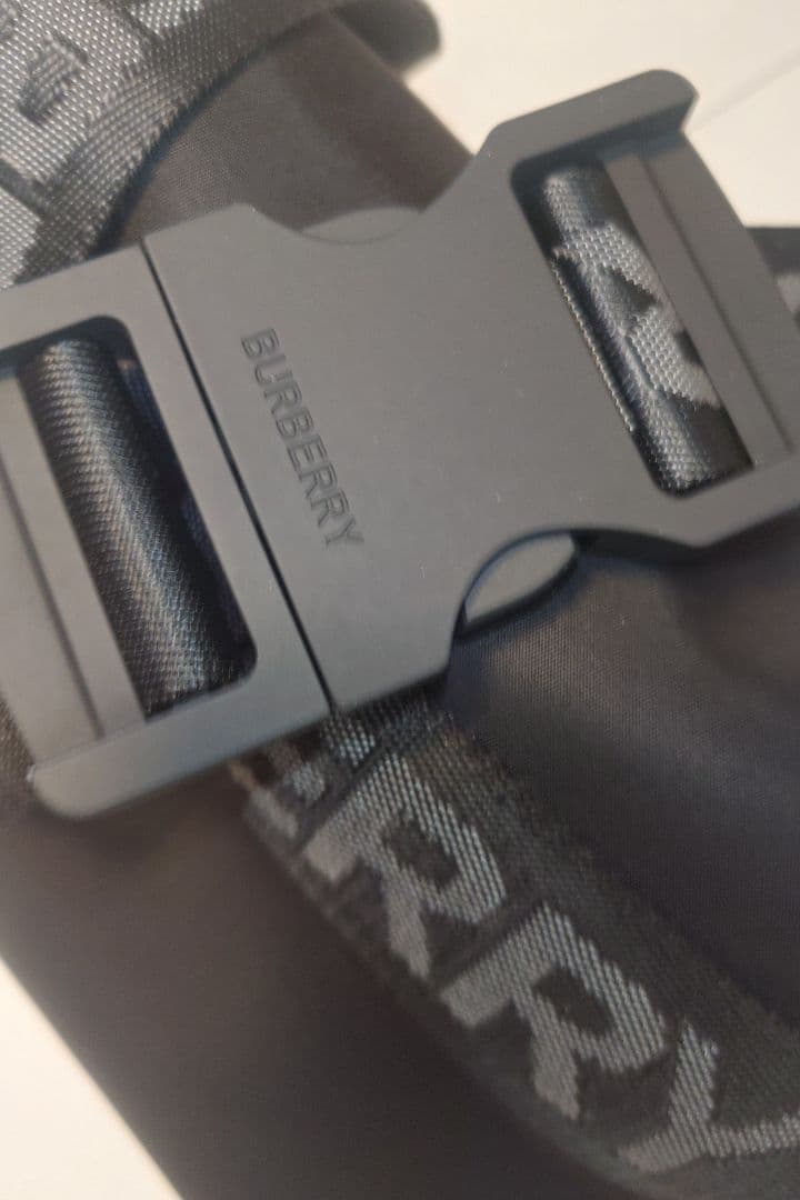 【極美品】 BURBERRY ボディバッグ ブラック