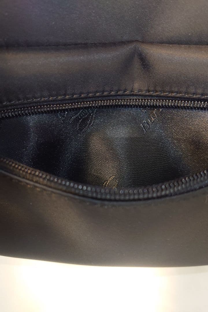 【極美品】 BURBERRY ボディバッグ ブラック