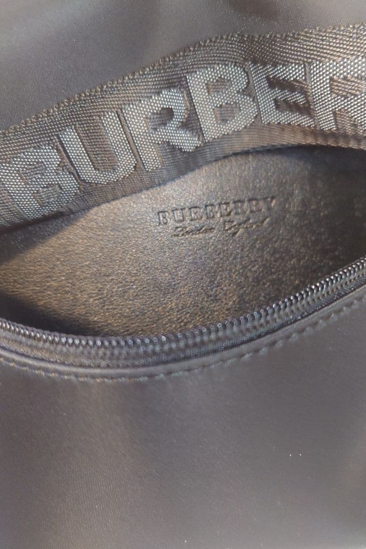 【極美品】 BURBERRY ボディバッグ ブラック