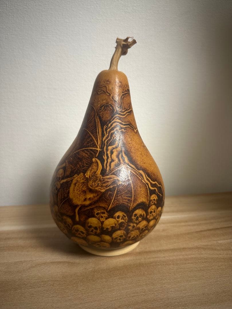 骸骨とコウモリの焼き絵　ひょうたん置物