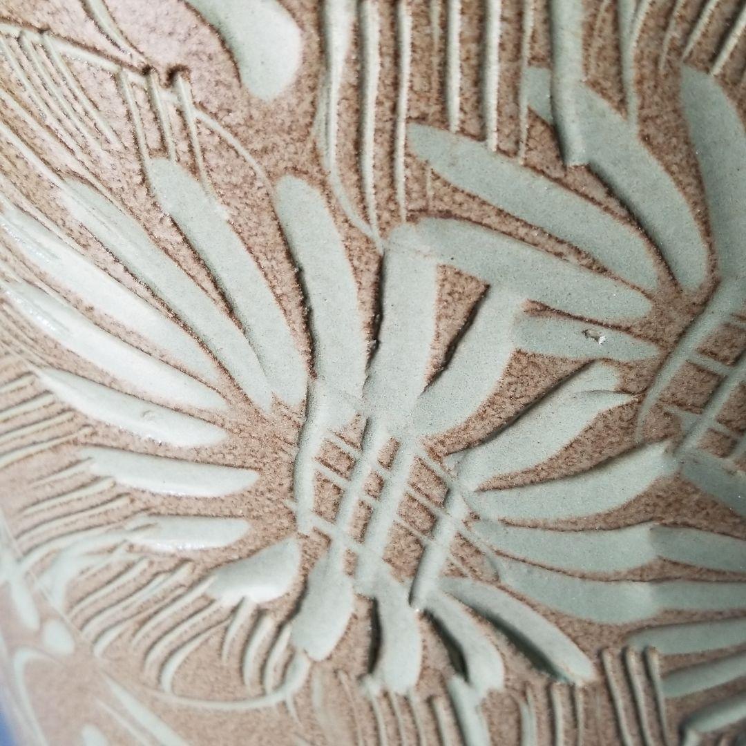 信楽焼傘立て   菊彫  高さ４８cm