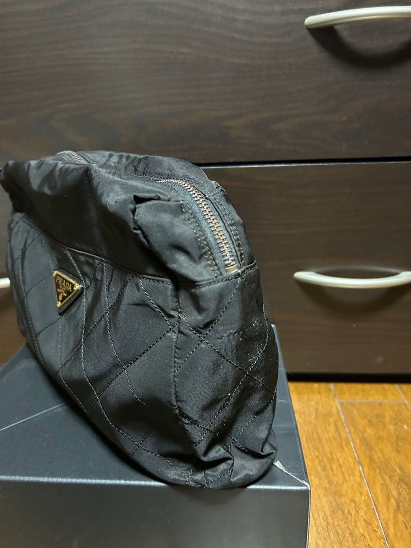 プラダ　キルティング　ポーチ　三角ロゴ　テスート　ナイロン　ストラップ