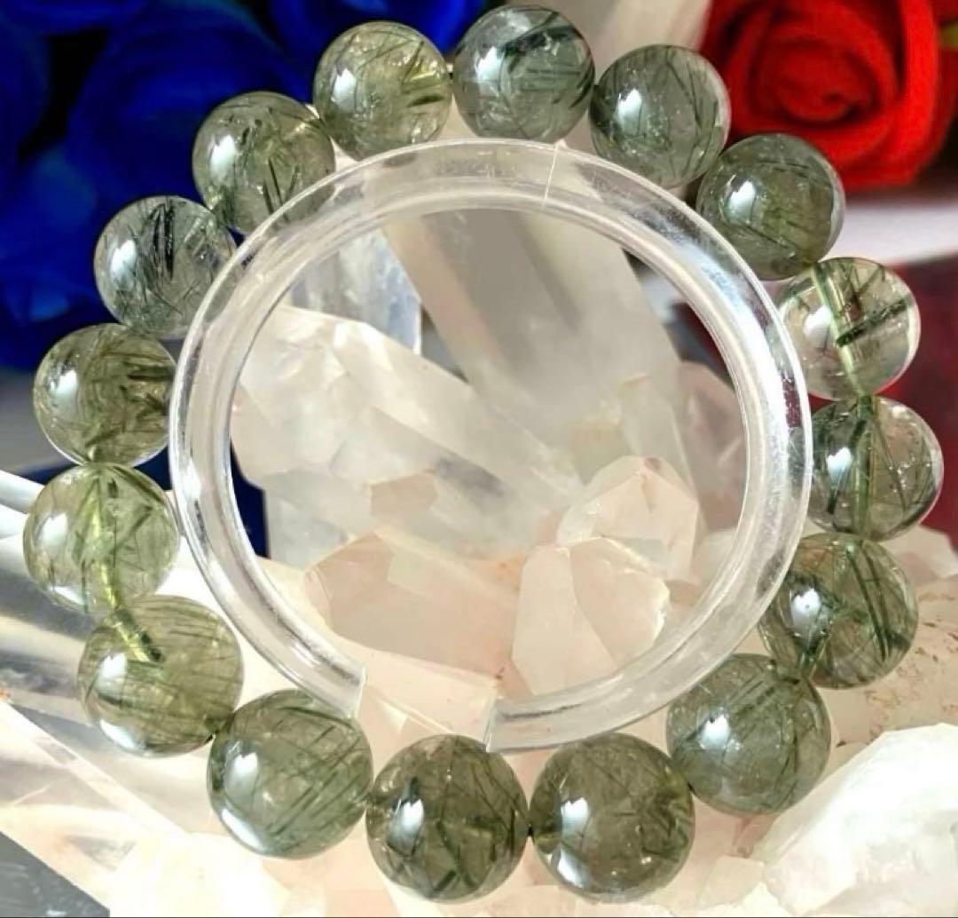 アクチノライトインクォーツ　グリーンルチル