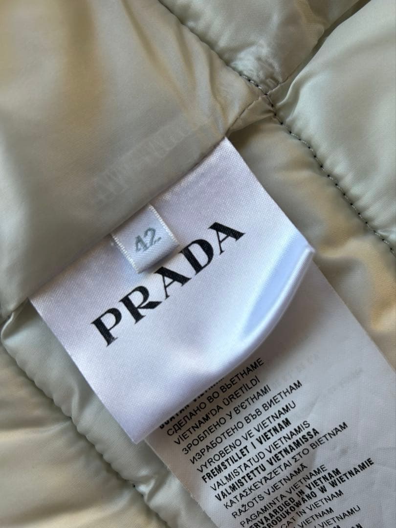 PRADAベスト　ダウン　ネイビー