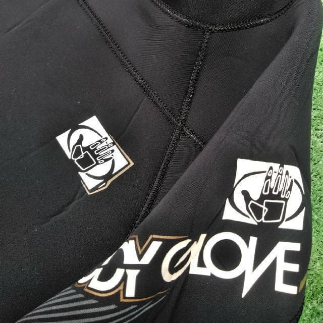 ボディグローブアメリカカリフォルニア産  ウエットスーツ　3ミリスプリング