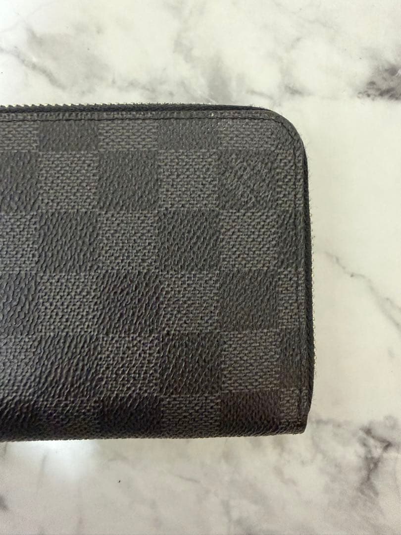 Louis Vuitton ダミエグラフィット　ジッピーウォレットヴェルティカル