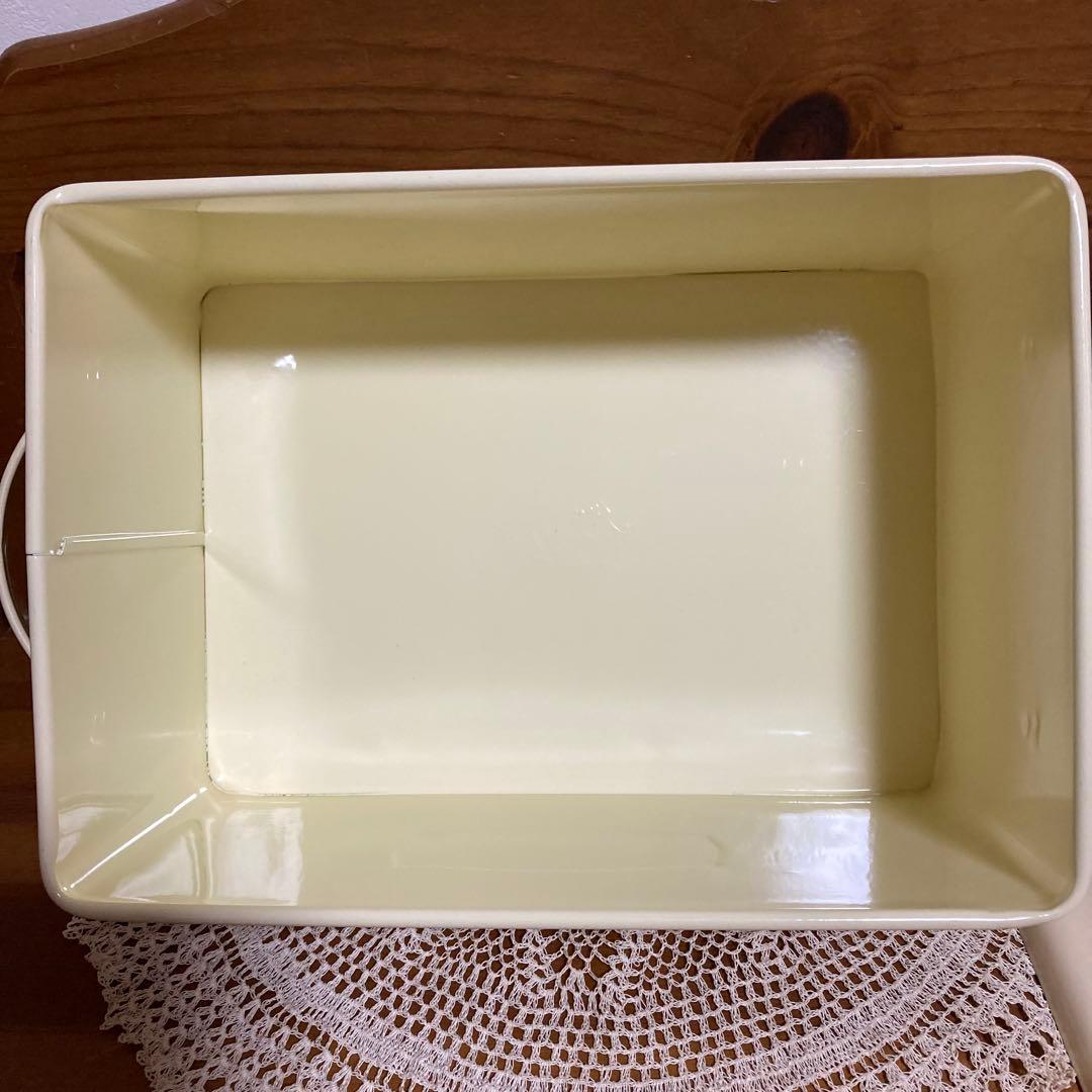 ブレッドケース　カントリー雑貨　四角　スクエア型　インテリア　クリーム色