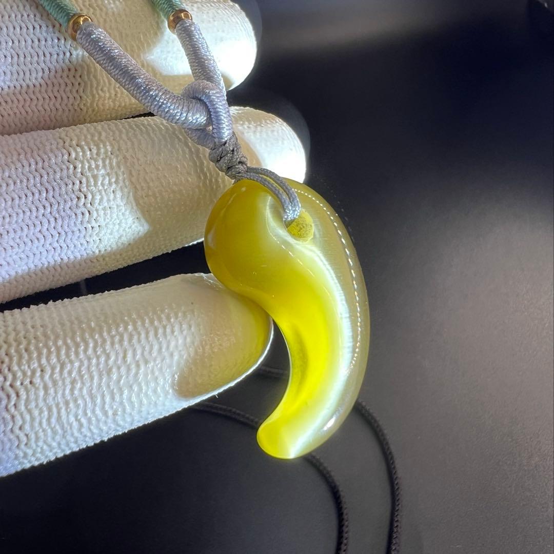 新品天然キャッツアイ翡翠 勾玉 のネックレス / オリーブグリーンD10149