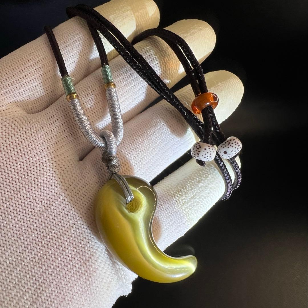 新品天然キャッツアイ翡翠 勾玉 のネックレス / オリーブグリーンD10149