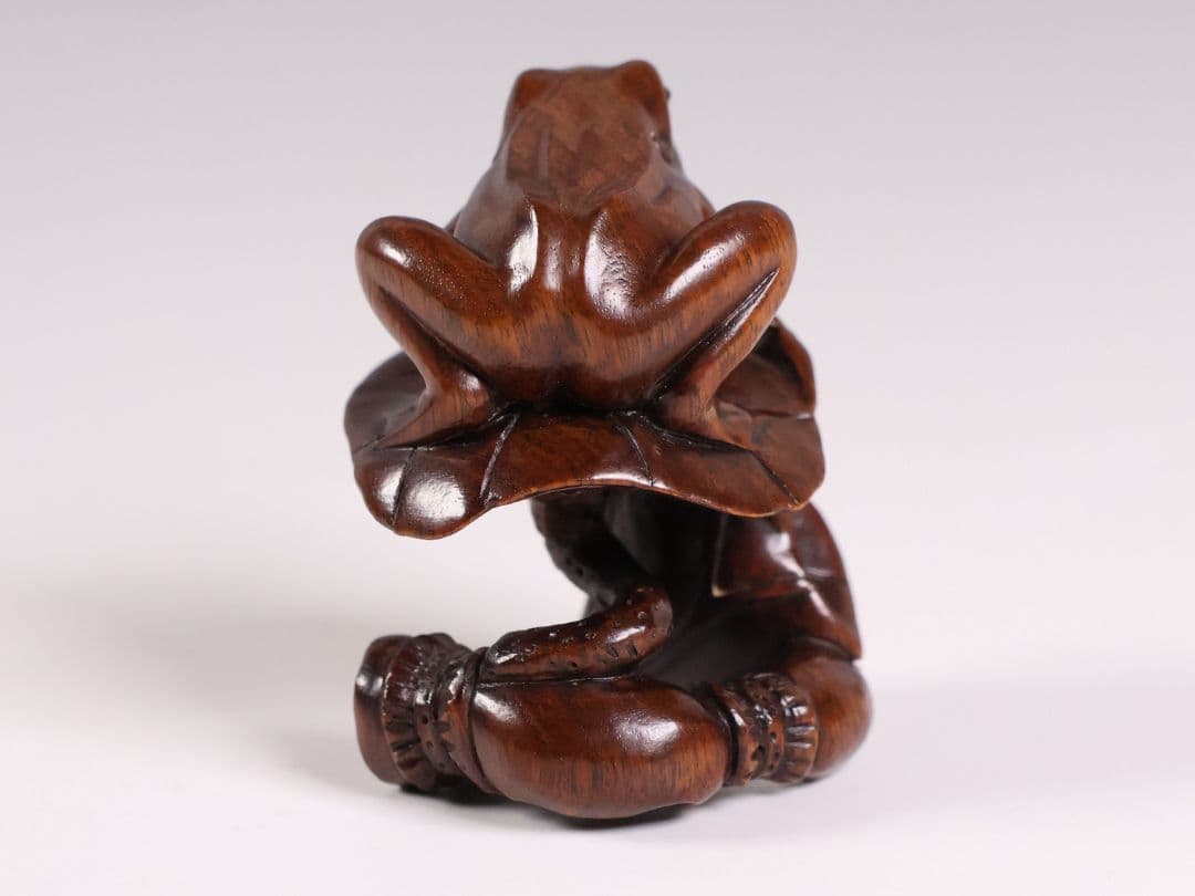 木製 提物 根付 中正銘 蛙 蓮 彫刻 木彫【MA894】