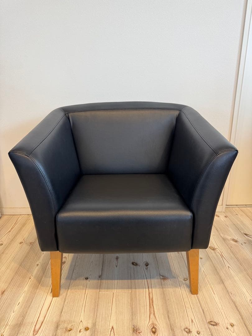 レザー調 1人掛けソファ ブラック 木製脚①