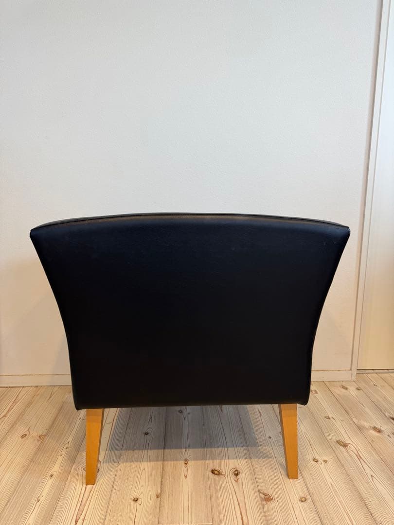 レザー調 1人掛けソファ ブラック 木製脚①