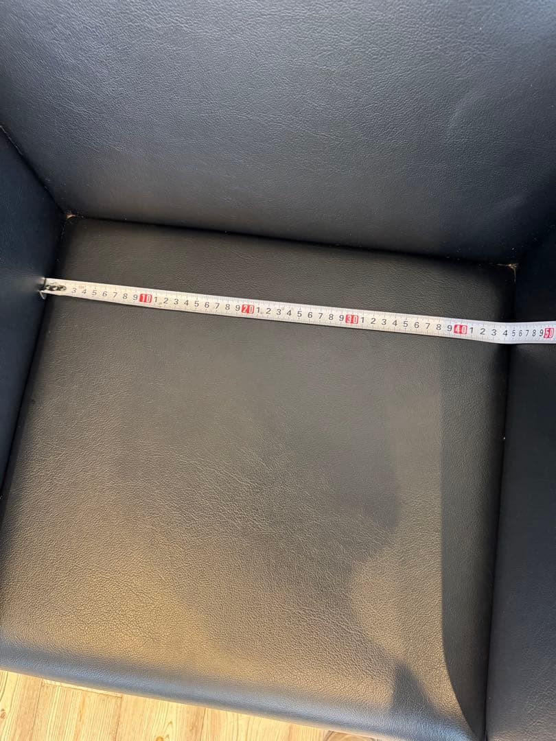 レザー調 1人掛けソファ ブラック 木製脚①