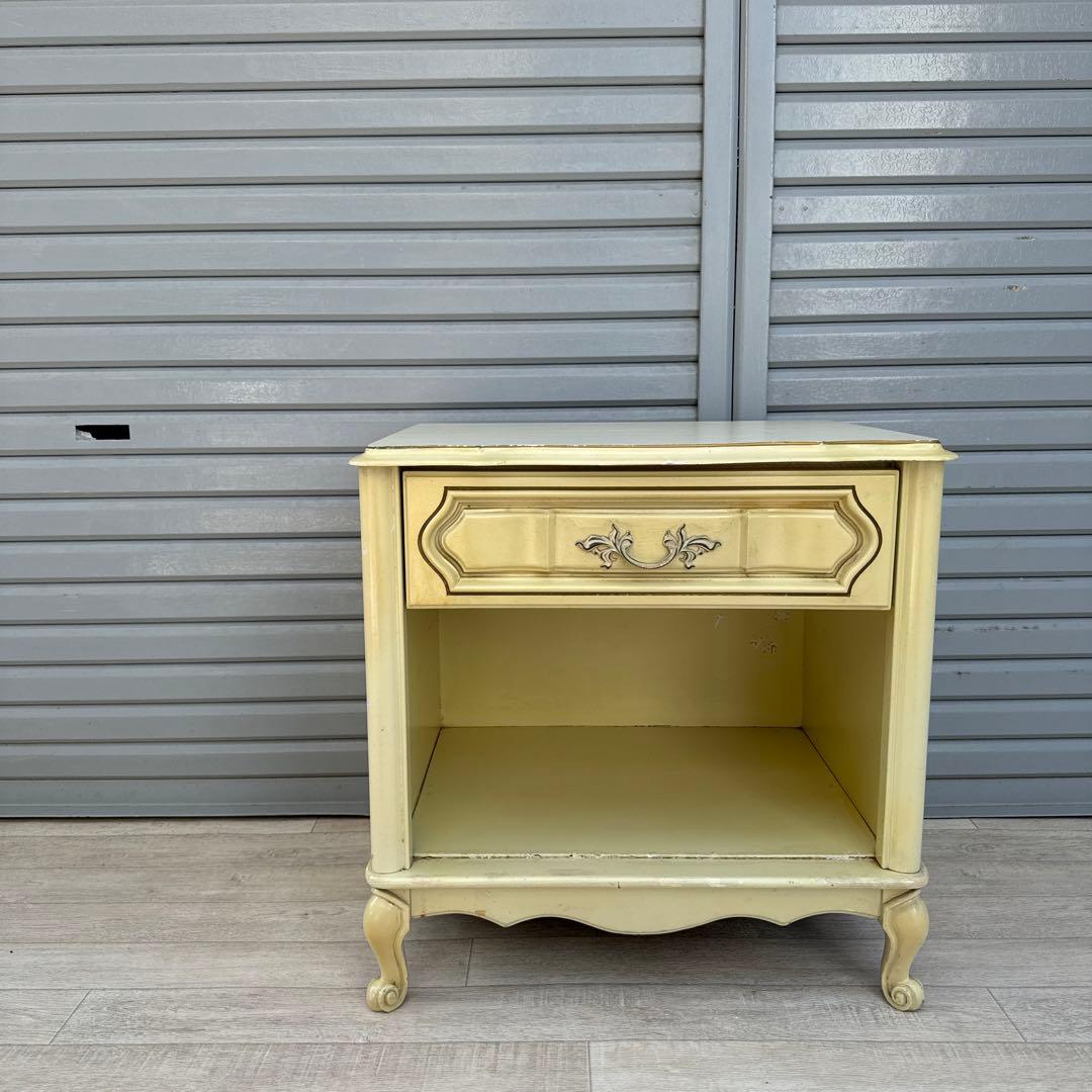 ロココ調　ナイトテーブル　チェスト