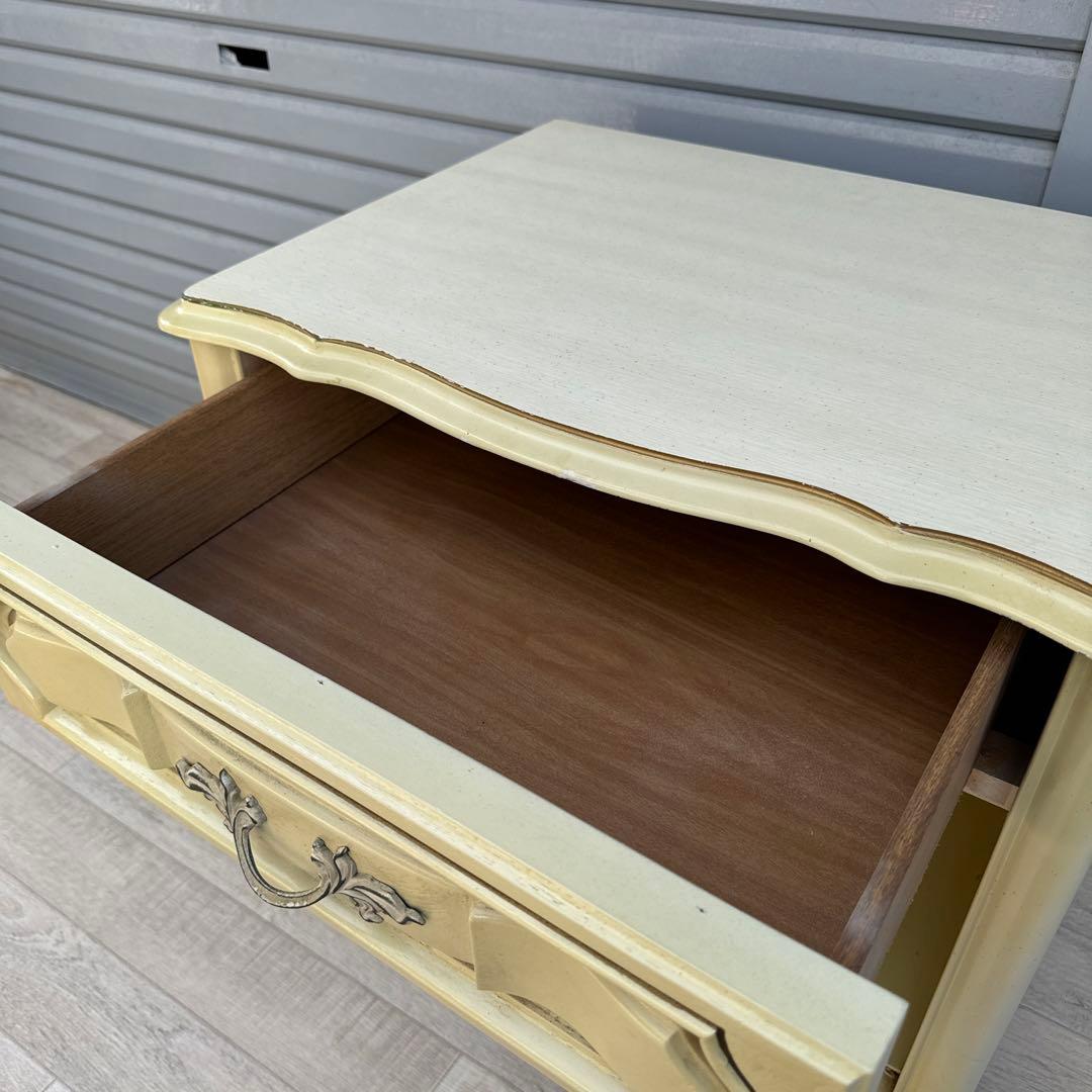 ロココ調　ナイトテーブル　チェスト