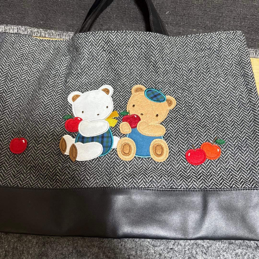 クマ刺繍のトートバッグ 大きめ