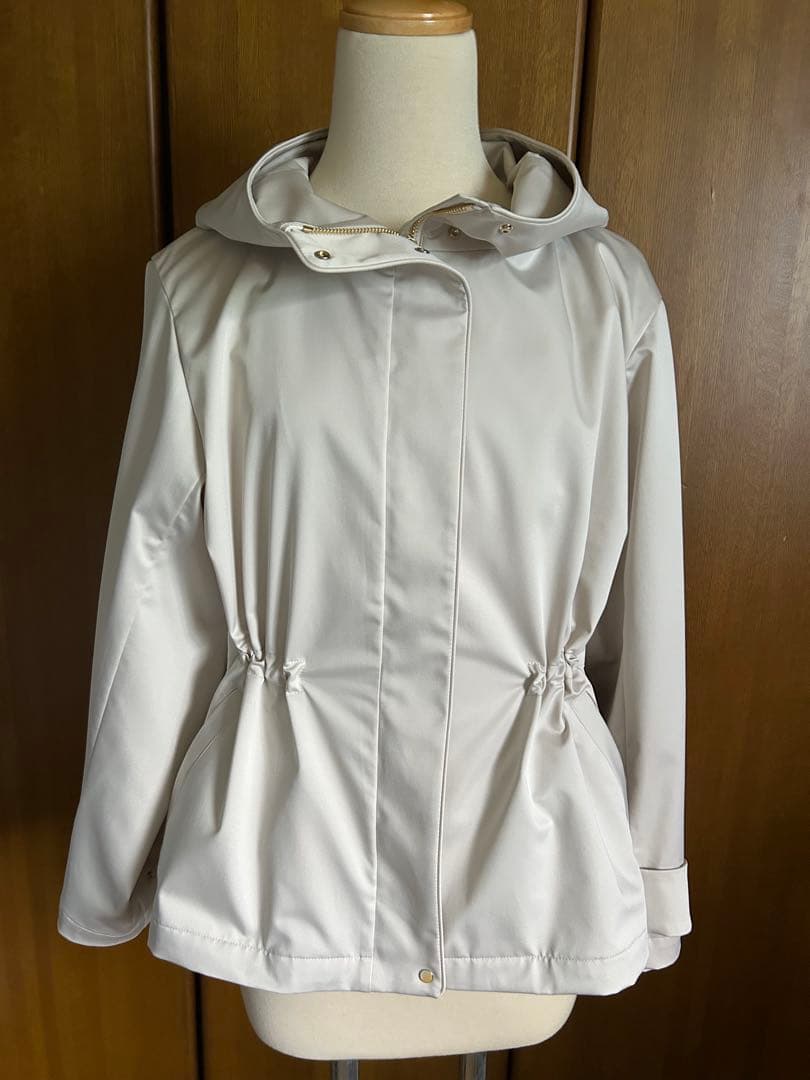 新品　タグ付　アマカ　リモンタサテンショートコート　スプリングコート　Mサイズ