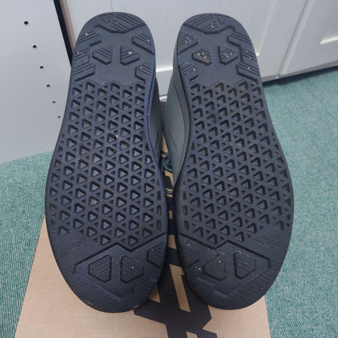 LEATT リアットMTBフラットペダル　スペシャライズドSPECIALIZED