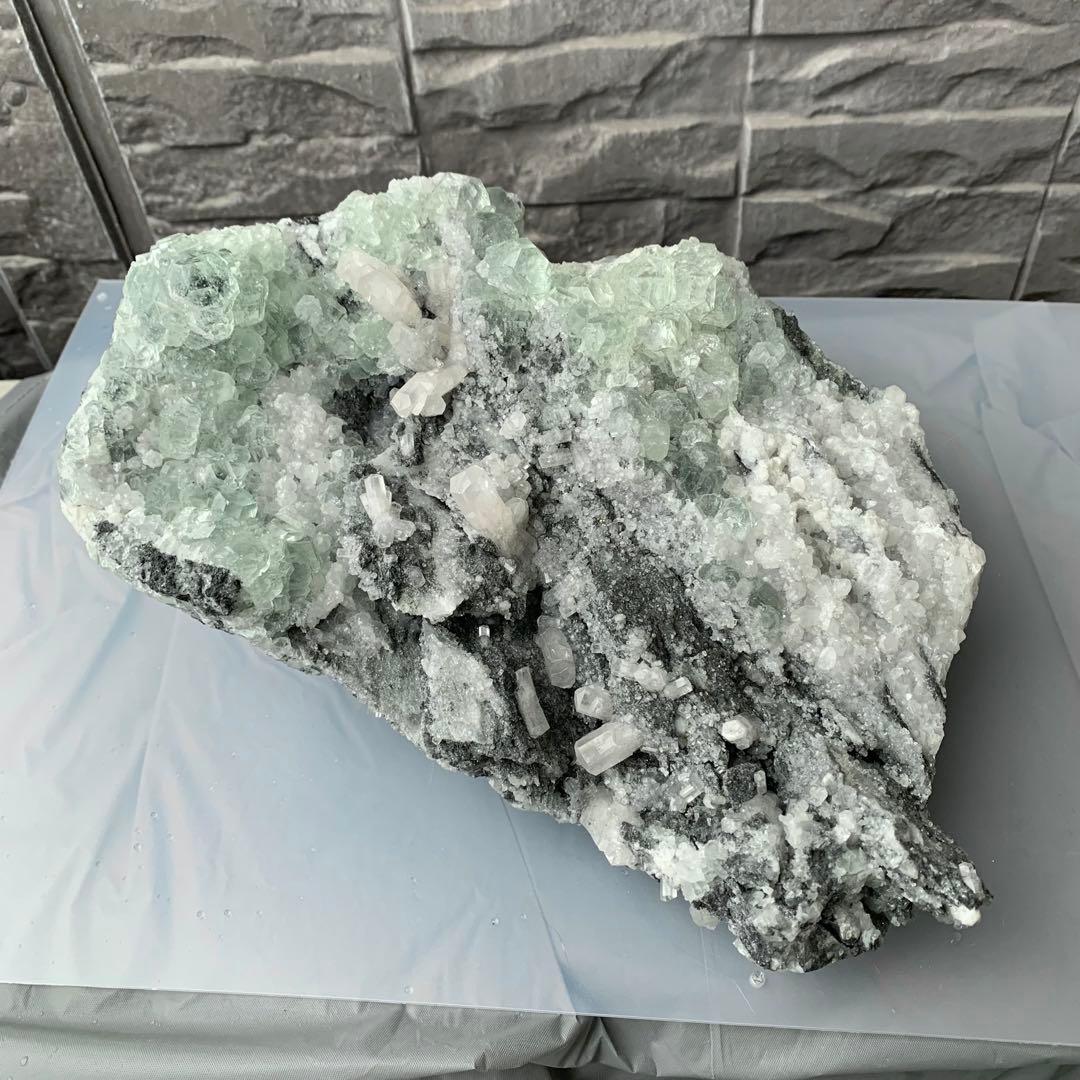 ALLSALE☆自然の神秘☆大型淡いグリーンフローライト原石クラスター