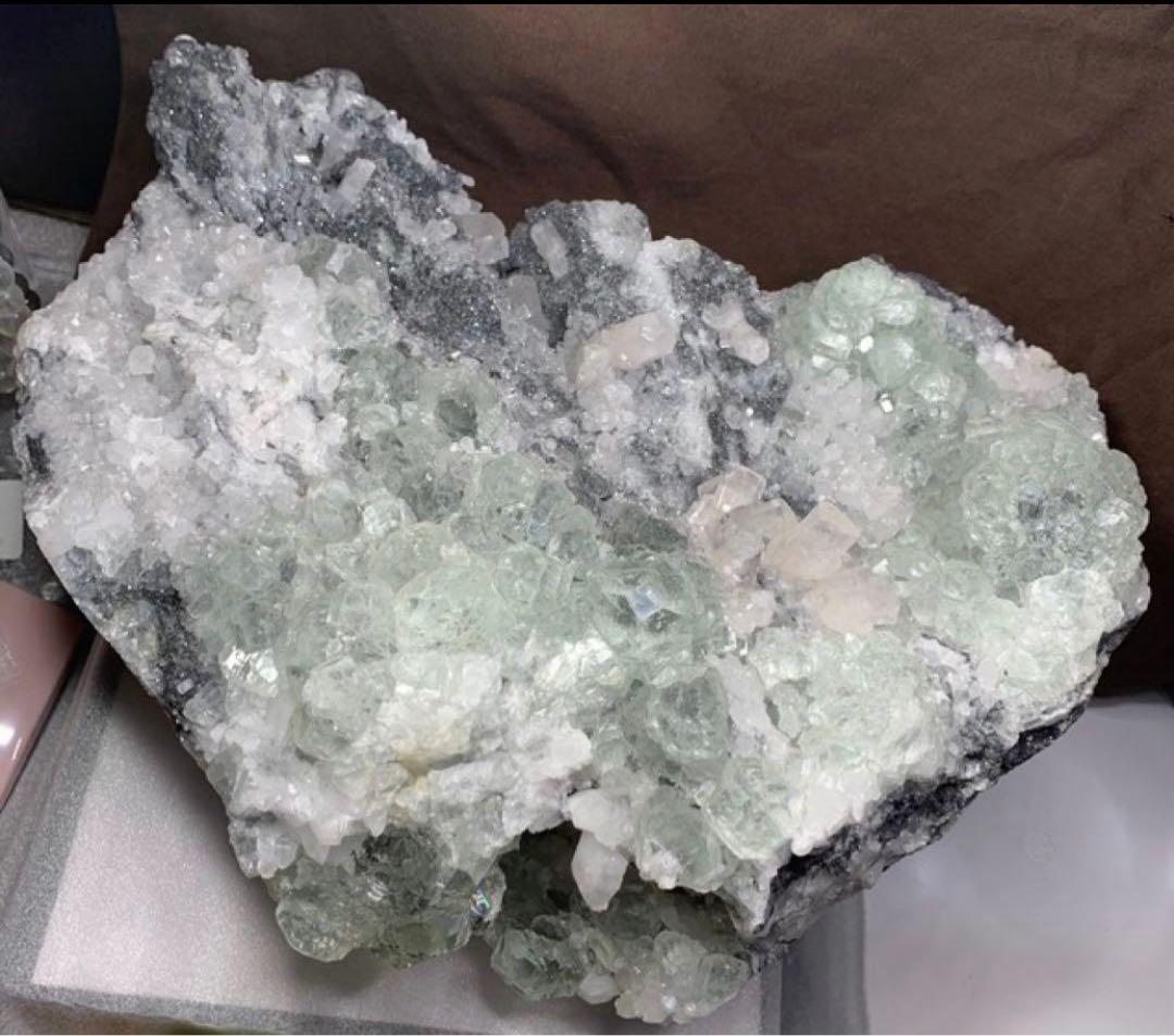 ALLSALE☆自然の神秘☆大型淡いグリーンフローライト原石クラスター