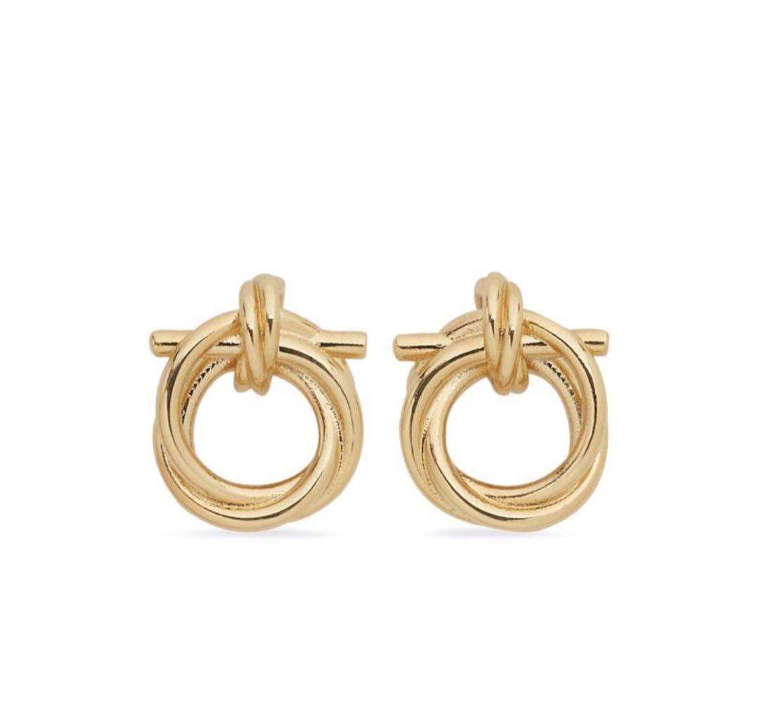 新作 FERRAGAMO ゴールドツイストピアス　ガンチーニフープピアス片耳