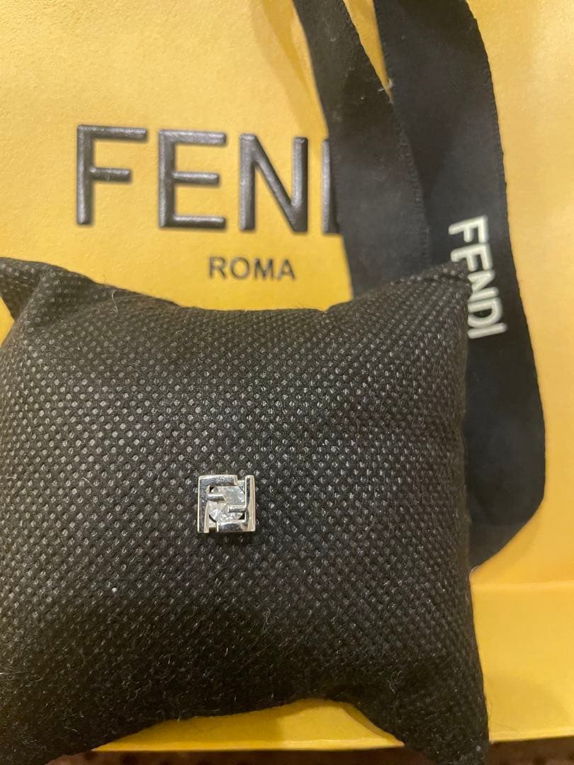 Fendi シルバー 四角形スタッドピアス