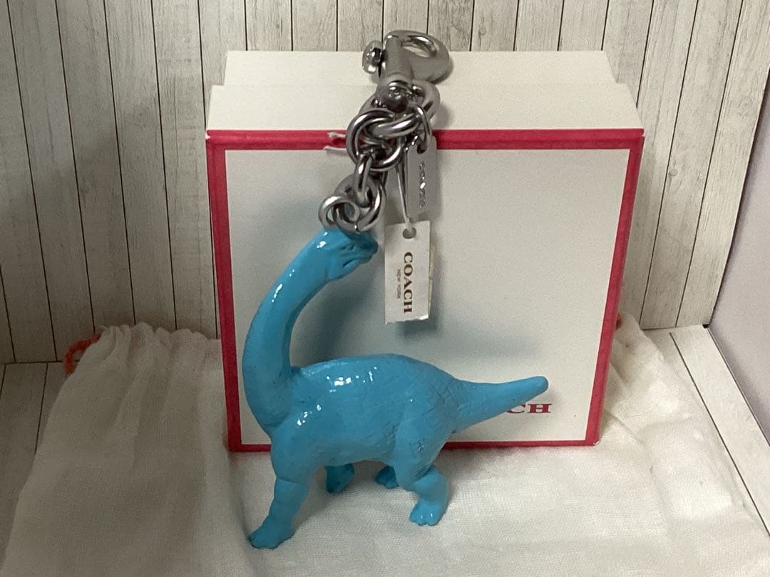 未使用タグ付きコーチCOACH ダイナソー恐竜型キーホルダー 青本物