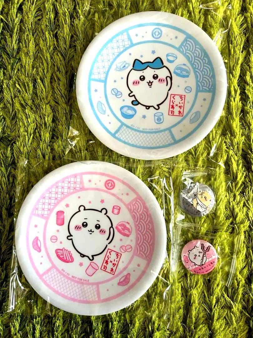 ちいかわ　ハチワレ　寿司皿　缶バッチ　ラッコ　くら寿司