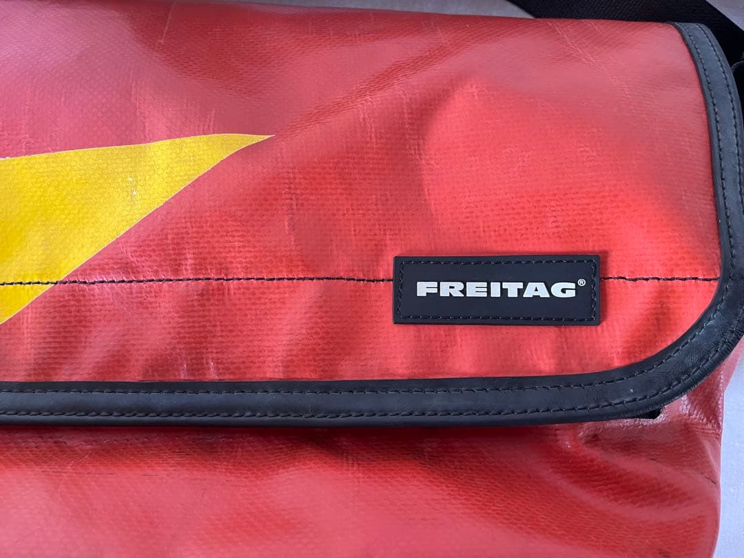 FREITAG メッセンジャーバッグ 赤/黄色