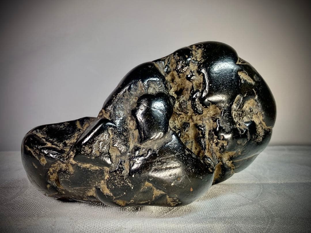 4271 加茂川練真黒石 『玄達深趣』桐箱 2kg 自然石 鑑賞石