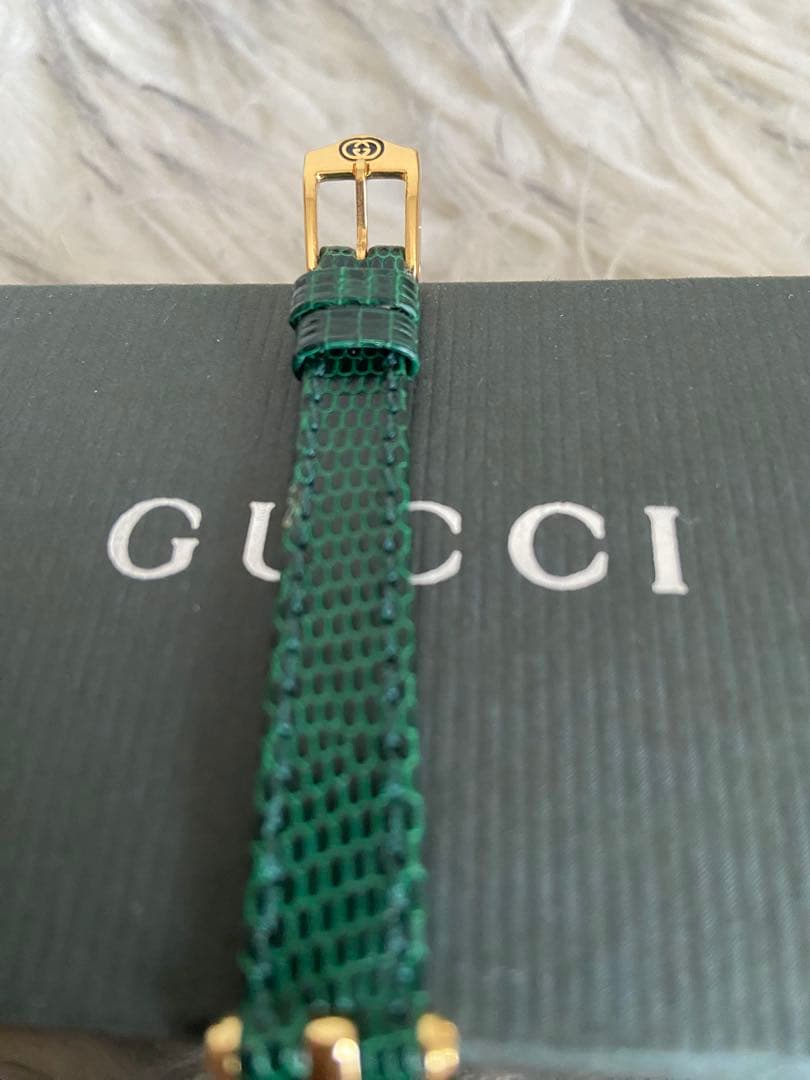 GUCCI グリーンレザー アナログ腕時計