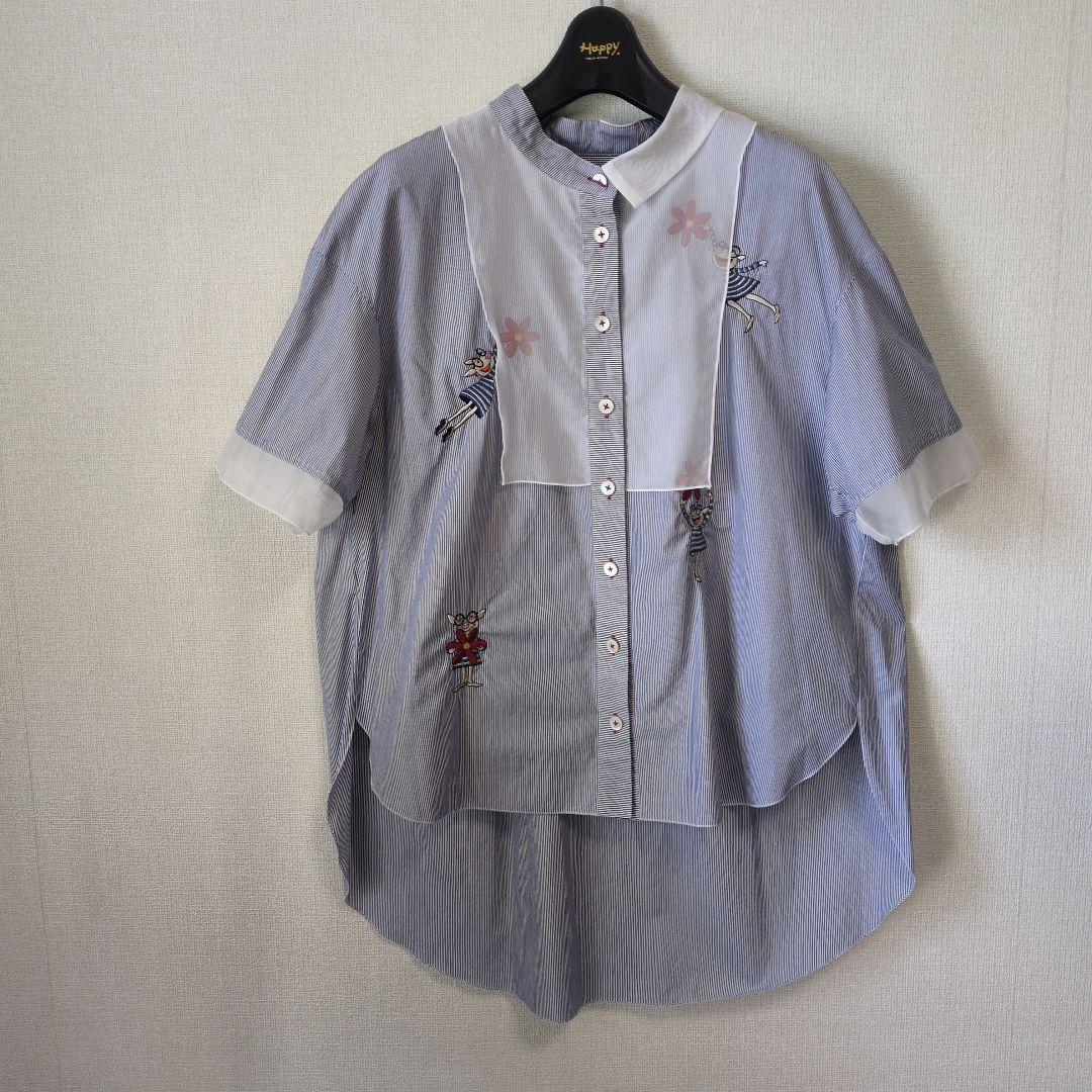 オレボレブラ♥️ぶたさん刺繍ブルーストライプチュール襟袖半袖ブラウス